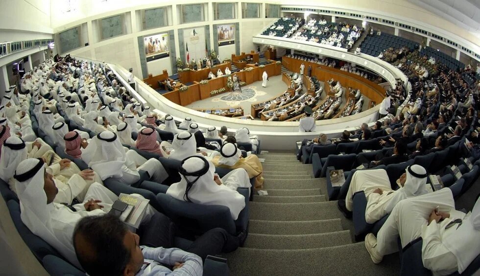 Kuwaiti government revokes citizenship