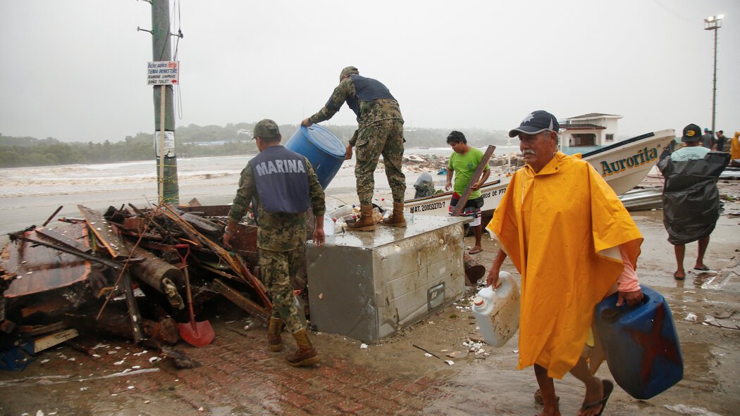 Hurricane Eric kills two in Mexico