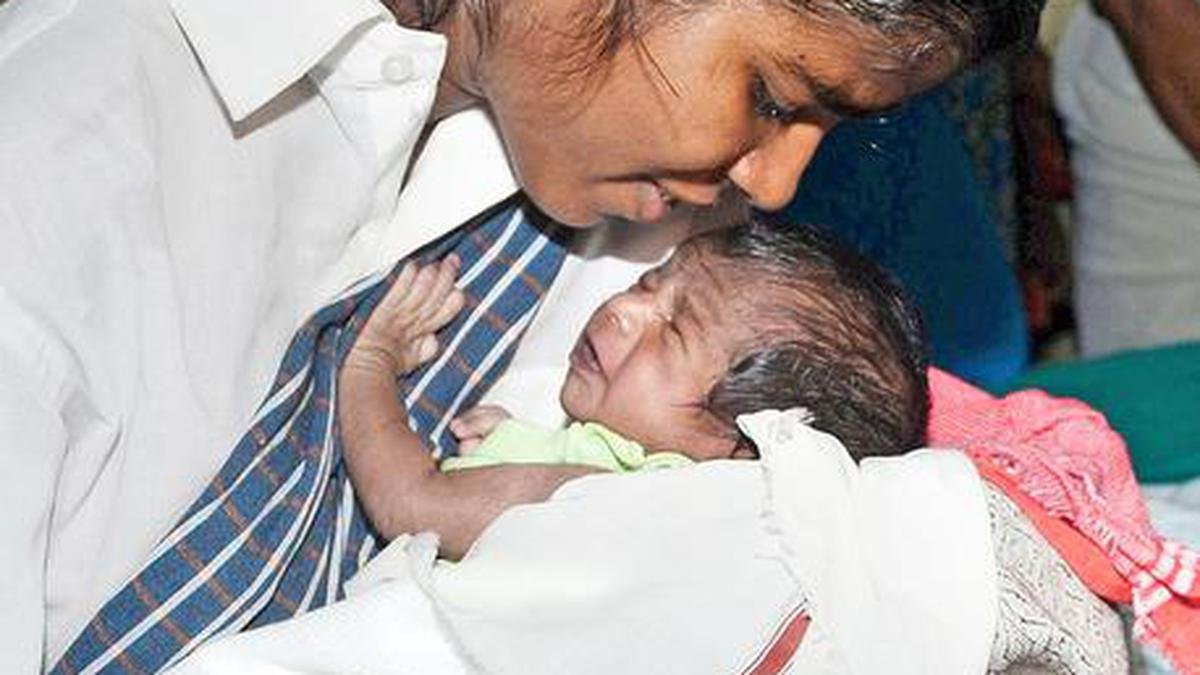 Baby selling gang!! Six arrested!!