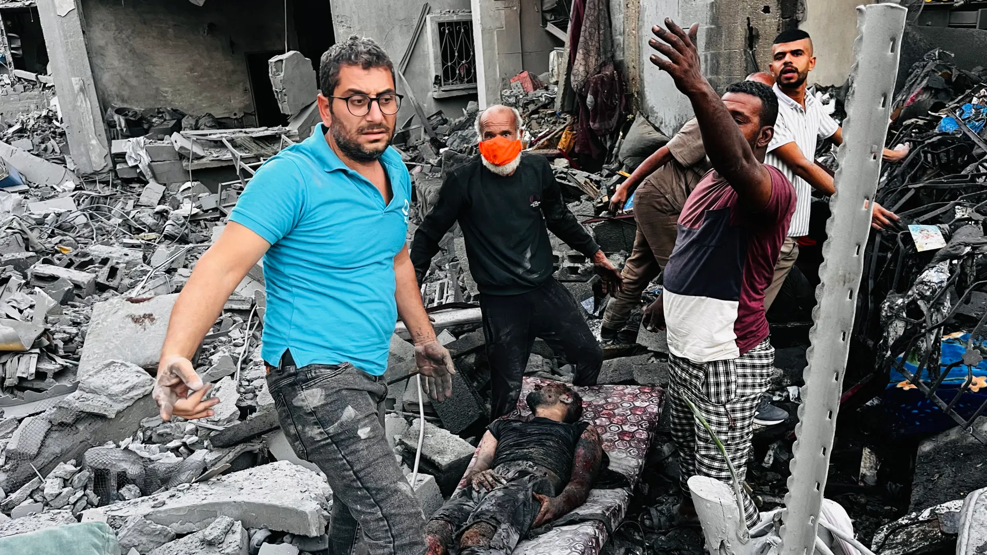 Continued Israeli attack!! 16 people died today!!