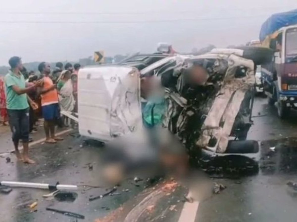 9 killed in Bolero collision!!
