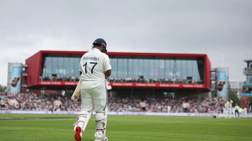 Pant batted despite injury