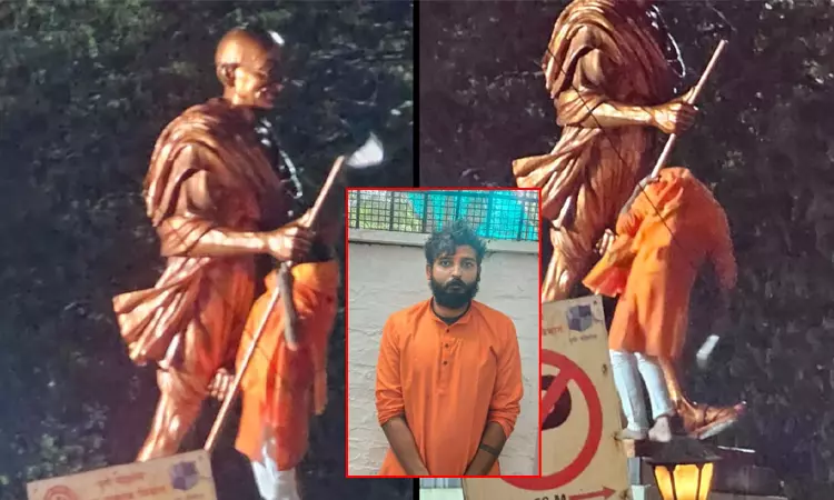Attempt to break Gandhi statue!!