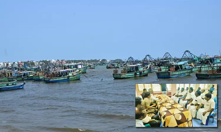 Train strike!! Demand to release fishermen