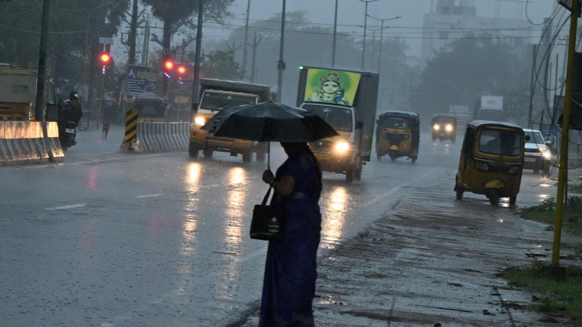 Heavy rain warning for 4 districts