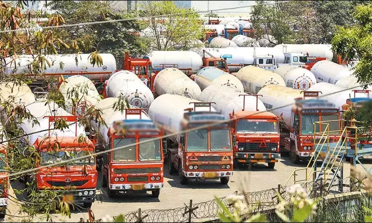 Strike continues for 6th day