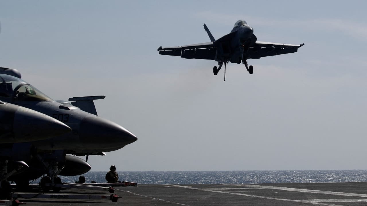 US warplanes in the South China Sea