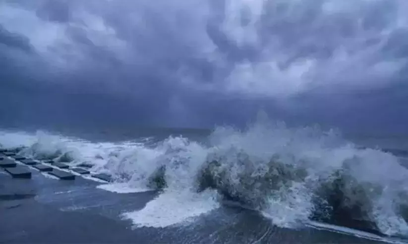 Cyclone 'Tidwa' moving at high speed