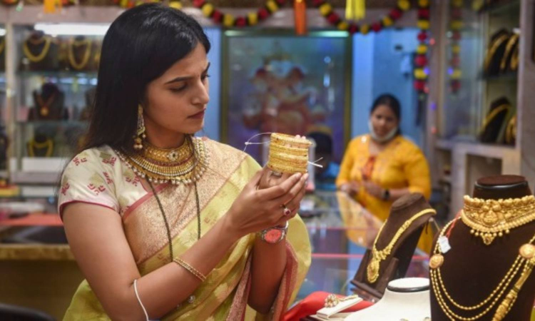 Gold jewellery close to Rs. 96,000