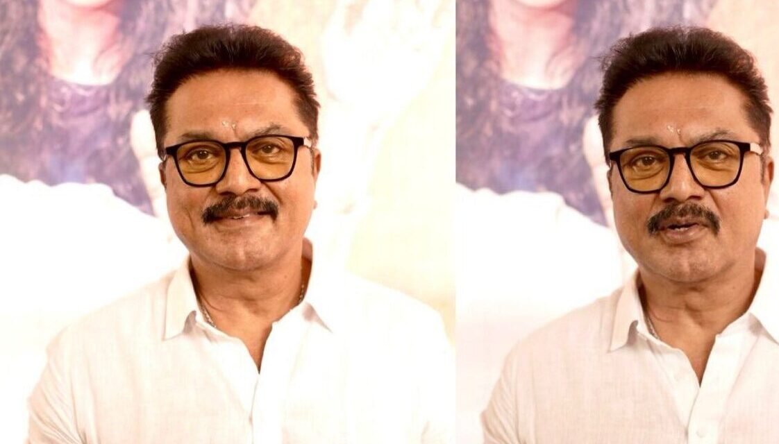 Sarathkumar gave a check to Vijay