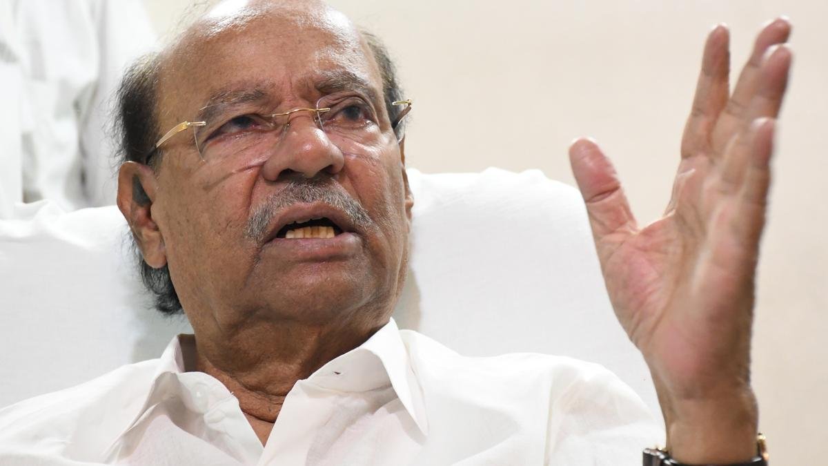 Dr Ramadoss emotional cry PMK meeting Srikanthi