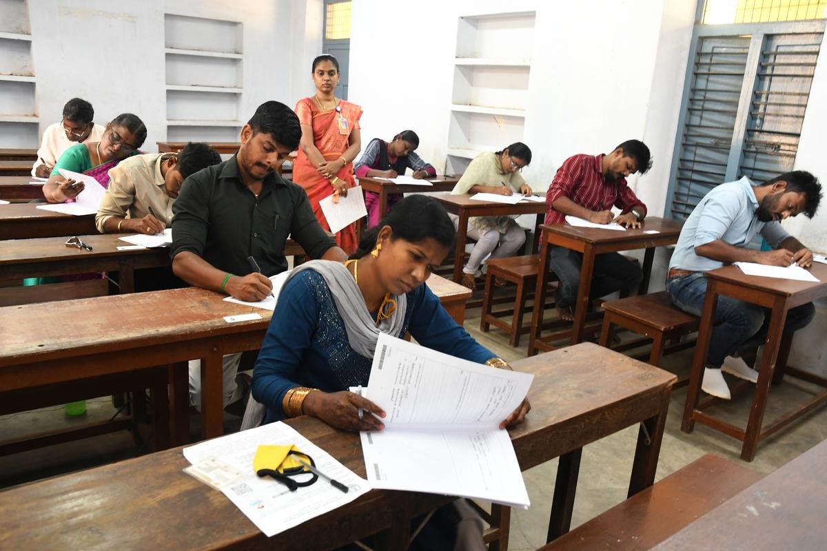 TNPSC Group 2 2A Mains Exam fees and document upload last date