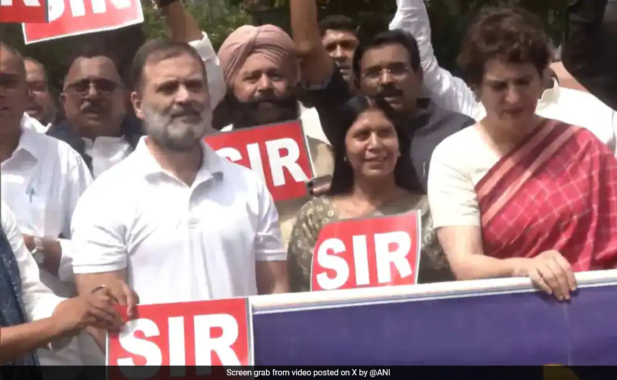 Stop SIR immediately!! Opposition parties protest fiercely in Parliament complex