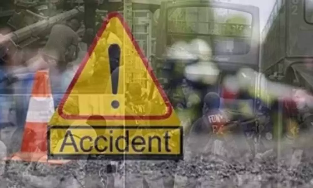 tiruchendur-ayyappa-devotees-van-accident-13-injured-canal-plunge