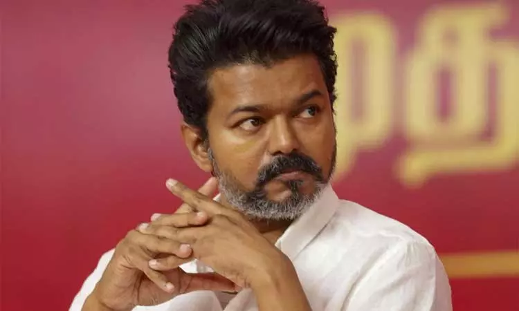 டெல்லி சிபிஐ அலுவலகத்தில் விஜய் ஆஜர்! கரூர் சம்பவம் குறித்து விசாரணை தொடக்கம் - டெல்லியில் குவிந்த தவெக தொண்டர்கள்!