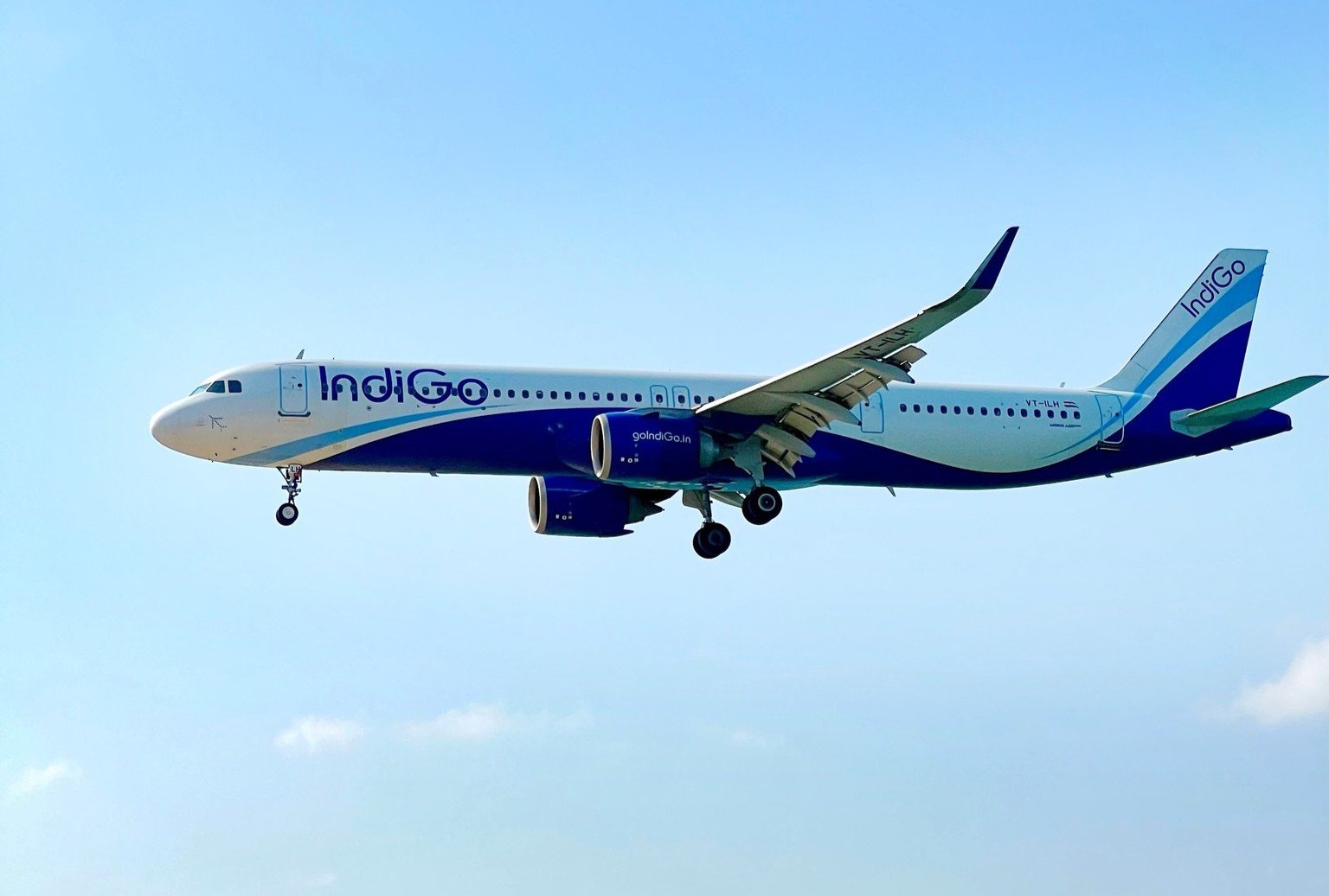 indigo-cancels-19-flights-hyderabad-bad-weather-fog-january-2026
