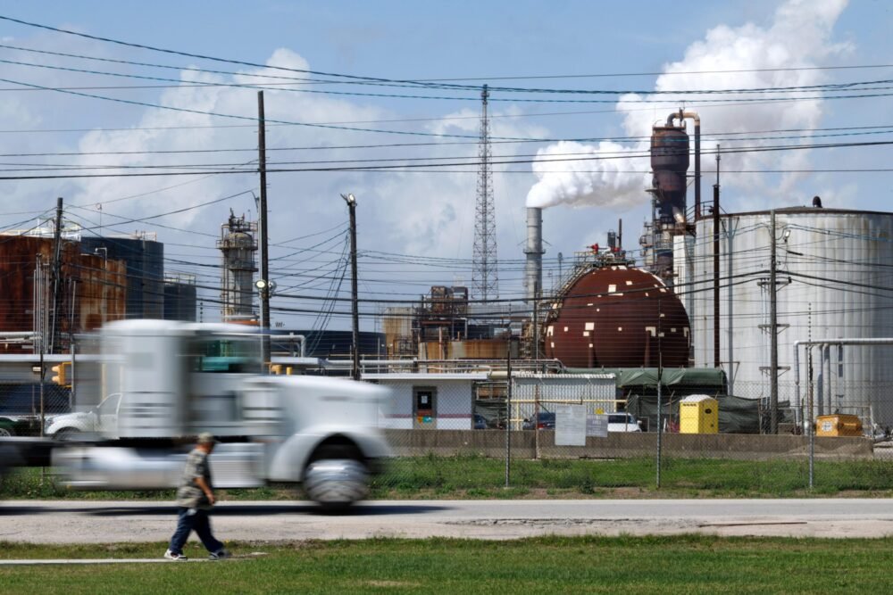 crude-oil-price-surpass-100-dollars-iran-strait-of-hormuz-closure-2026