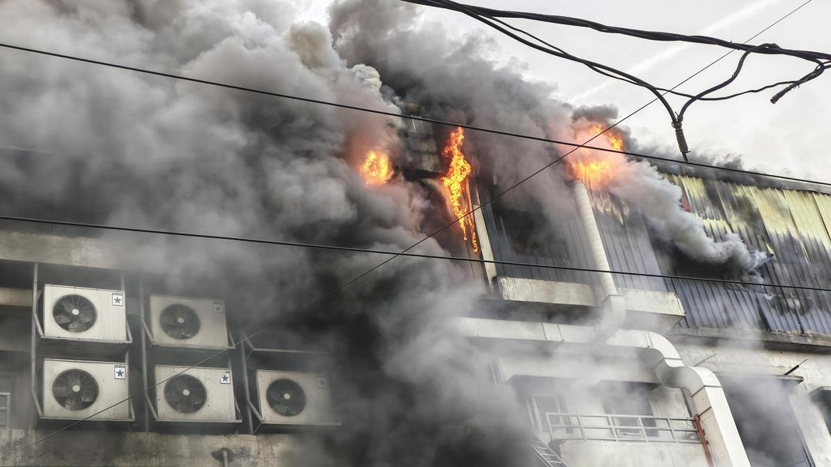 noida-shopping-mall-fire-accident-march-27-2026-no-casualties-property-damage